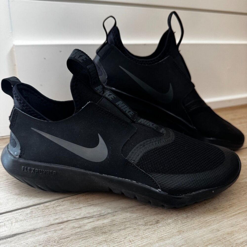 Nike Men's 6 Black Slip On Sneakers New Without Box